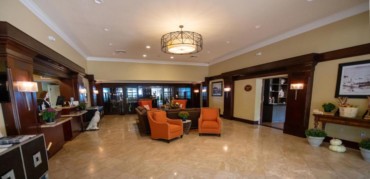 Holiday Inn Bar Harbor Regency Hotel By Ihg Exterior photo