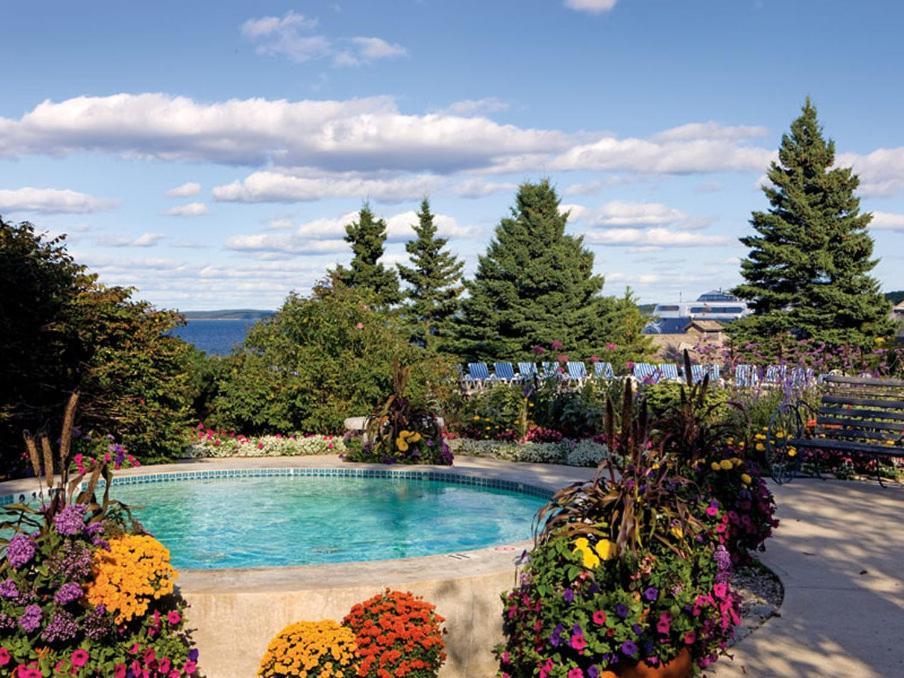 Holiday Inn Bar Harbor Regency Hotel By Ihg Exterior photo
